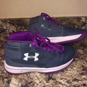 Girls basketball shoes